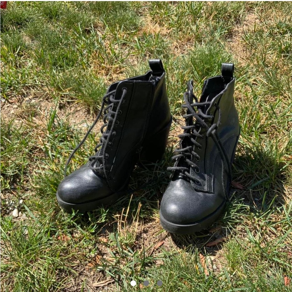 Heeled boots